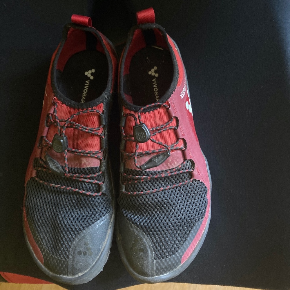 Vivo barefoot zero drop flexible soles black and red sneakers, 7.5